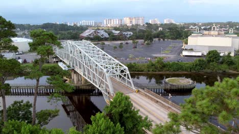 Langsames-Ausziehen-Der-Drehbrücke-In-North-Myrtle-Beach,-South-Carolina