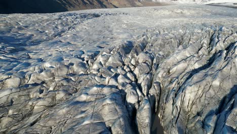 fotografía de un glaciar en islandia durante el invierno por la mañana11