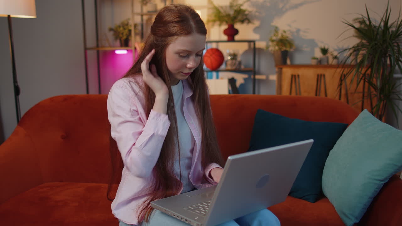 피곤한 아이, 여자, 프리랜서, 노트북 사용, 두통 문제, 긴장, 편두통, 스트레스