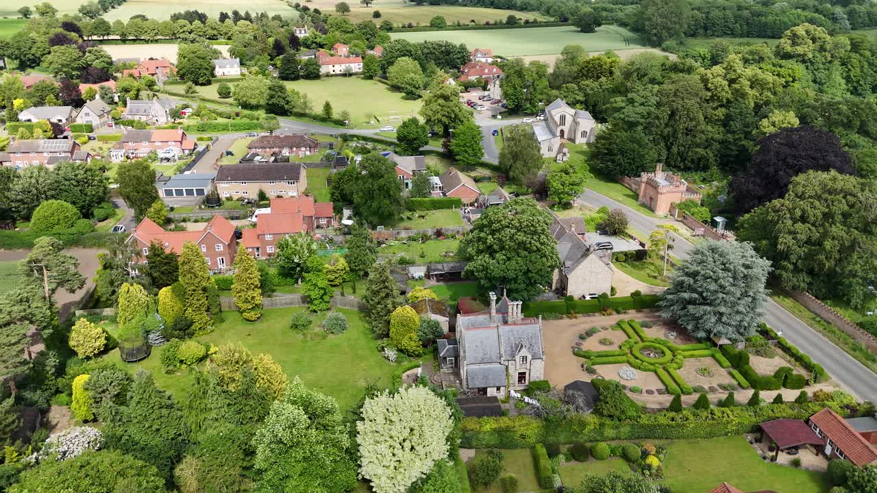 Oxboroughin kylä Lounais-Norfolkissa, Isossa-Britanniassa, ilmakuva