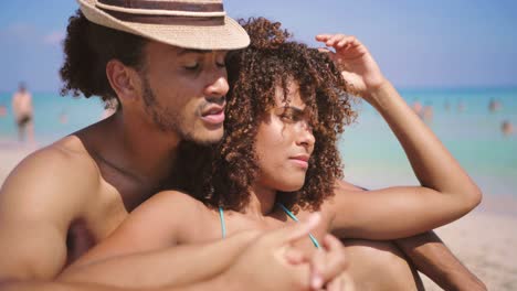 Couple-looking-away-at-the-ocean