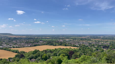 Panning-shot-of-a-English-countryside,-on-a-bright-sunny-day