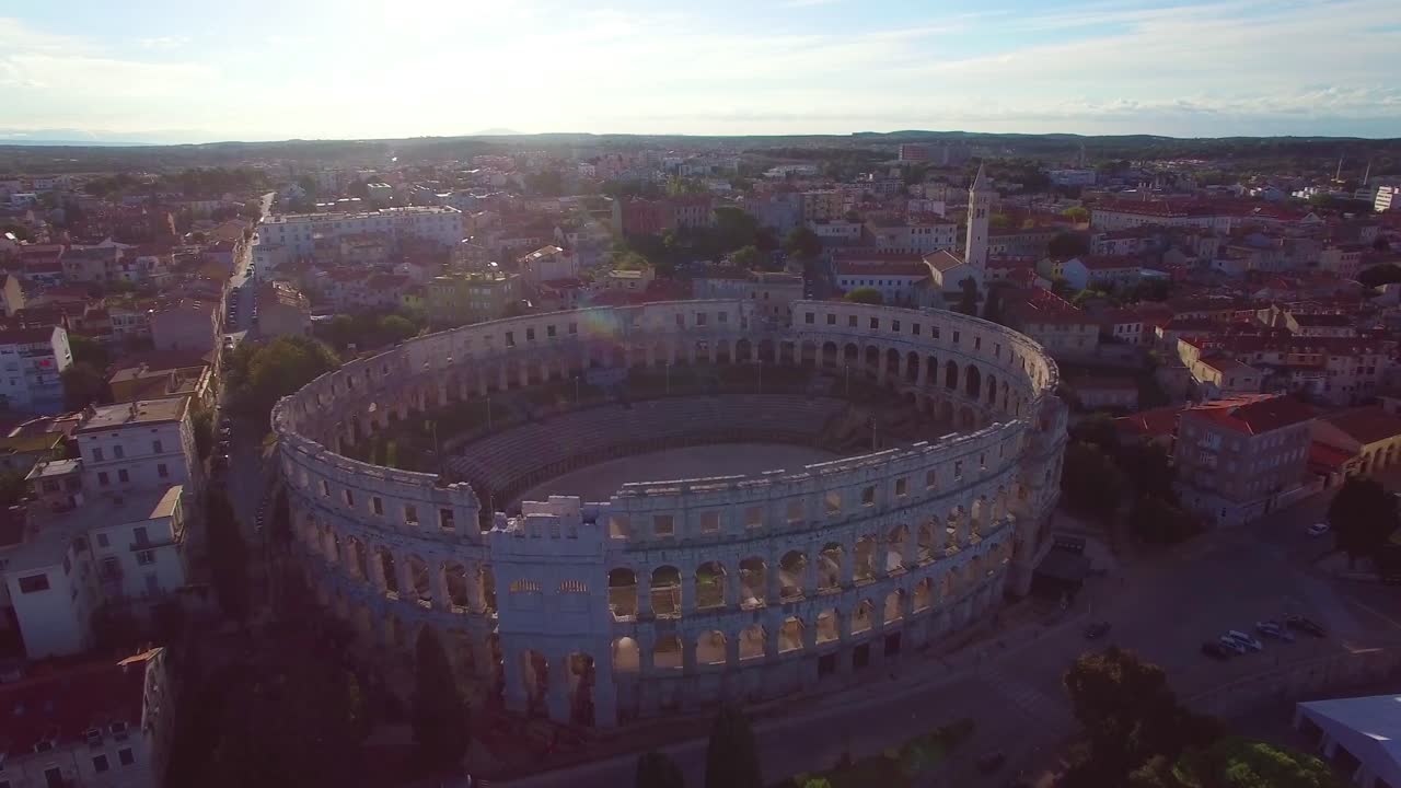 풀라 크로아티아 1에 있는 놀라운 로마 원형 극장의 멋진 조감도