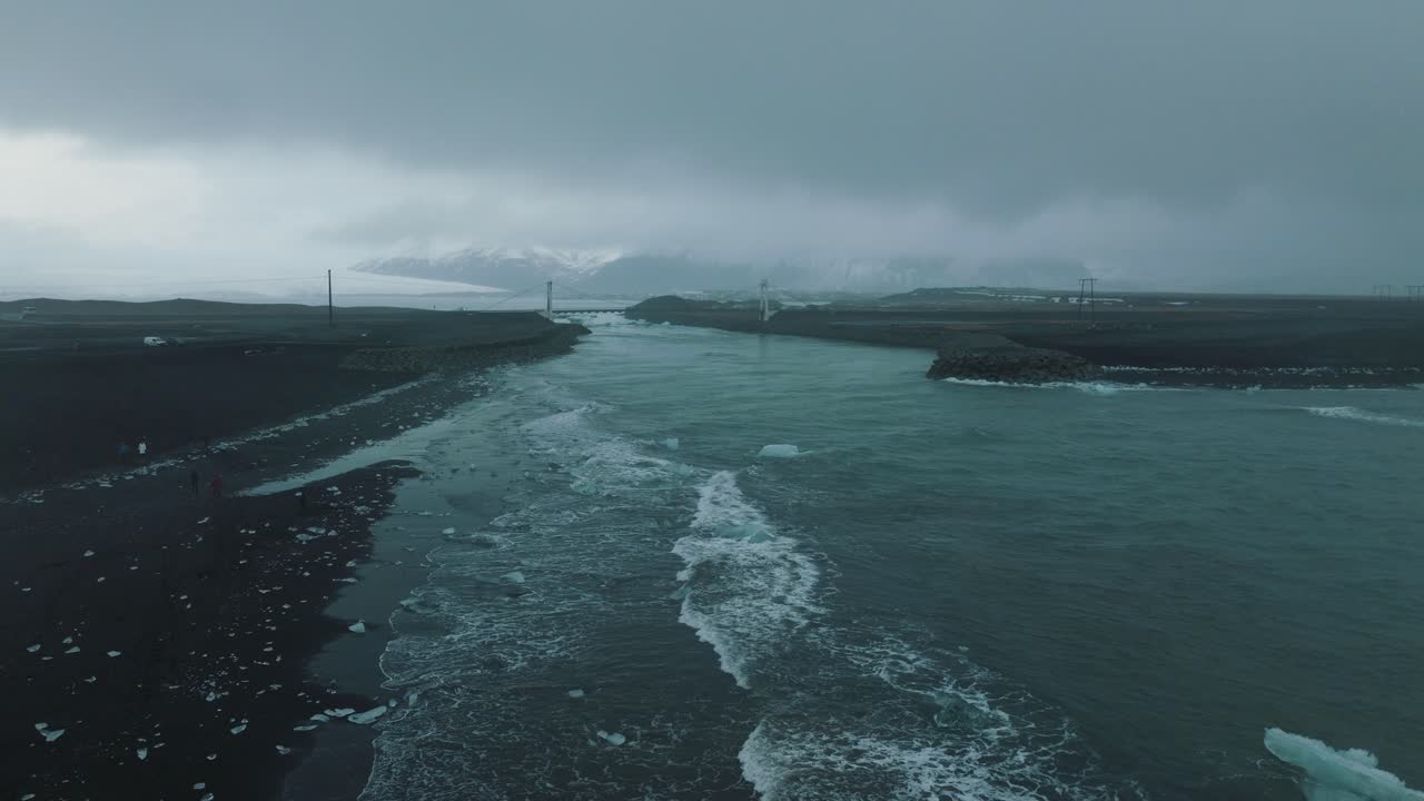 entrada del río hraunhafnara en la costa de la península de snaefellsnes en islandia, antena