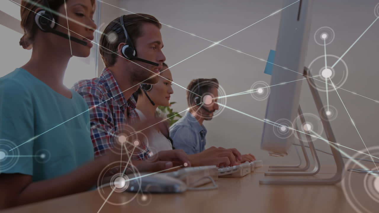 animación de la red de conexiones a través de personas de negocios que usan auriculares telefónicos