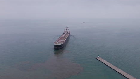 Gravel-Ship-Of-Sam-Laud-Sailing-At-The-Calm-Water-Of-Lake-Erie-In-Ontario,-Canada