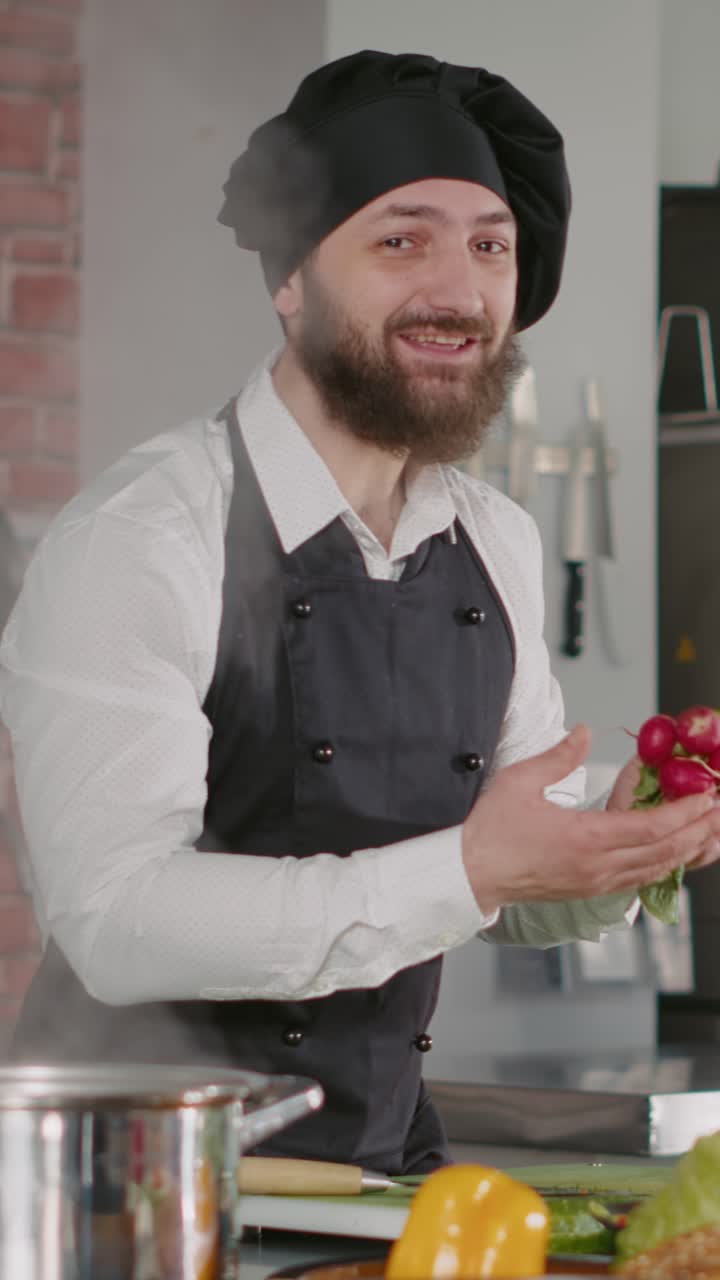 Chef professionista in cucina