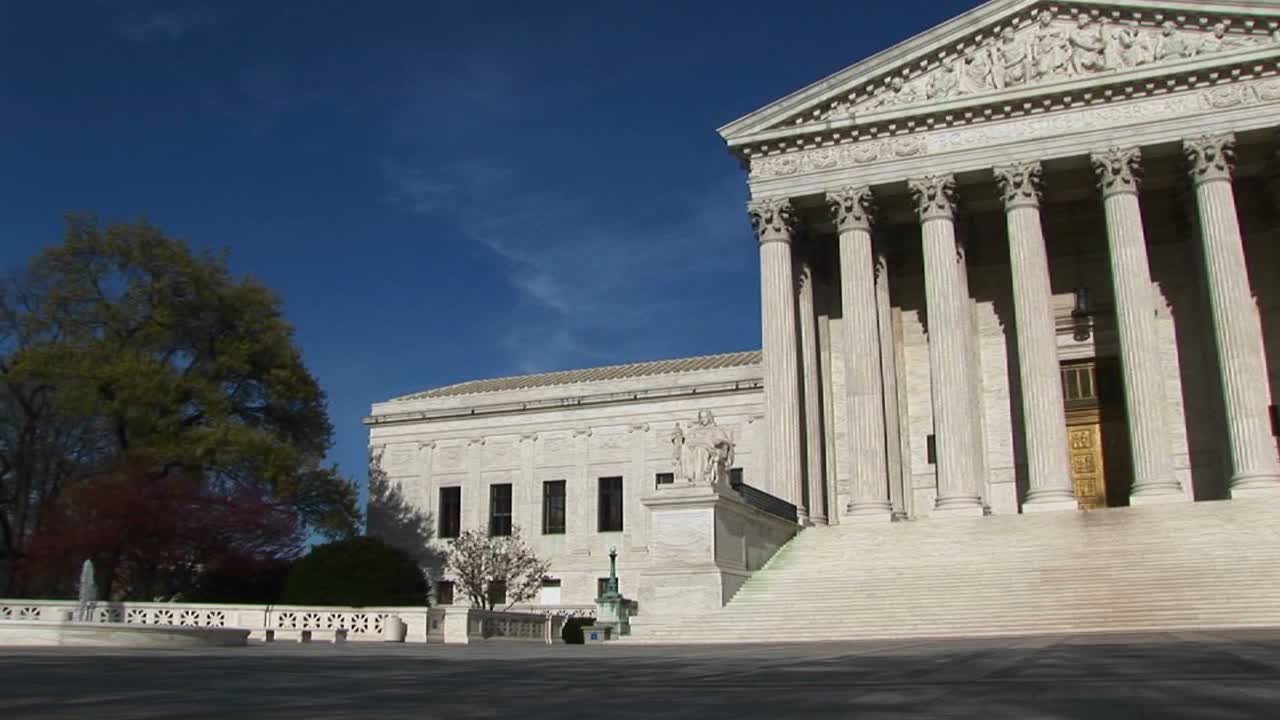 미국 대법원 건물과 부지를 따라 판라이트