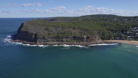 MacMasters-Beach-Rock-Pool---Serene-Oceanic-Enclave-Between-Rugged-Headland-And-Pristine-Sands-In-MacMasters-Beach,-NSW,-Australia