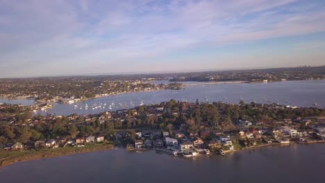 Vista-Aérea-De-Taren-Point-Sydney-Casas-Frente-Al-Mar-Con-Hermosa-Vista-Al-Mar