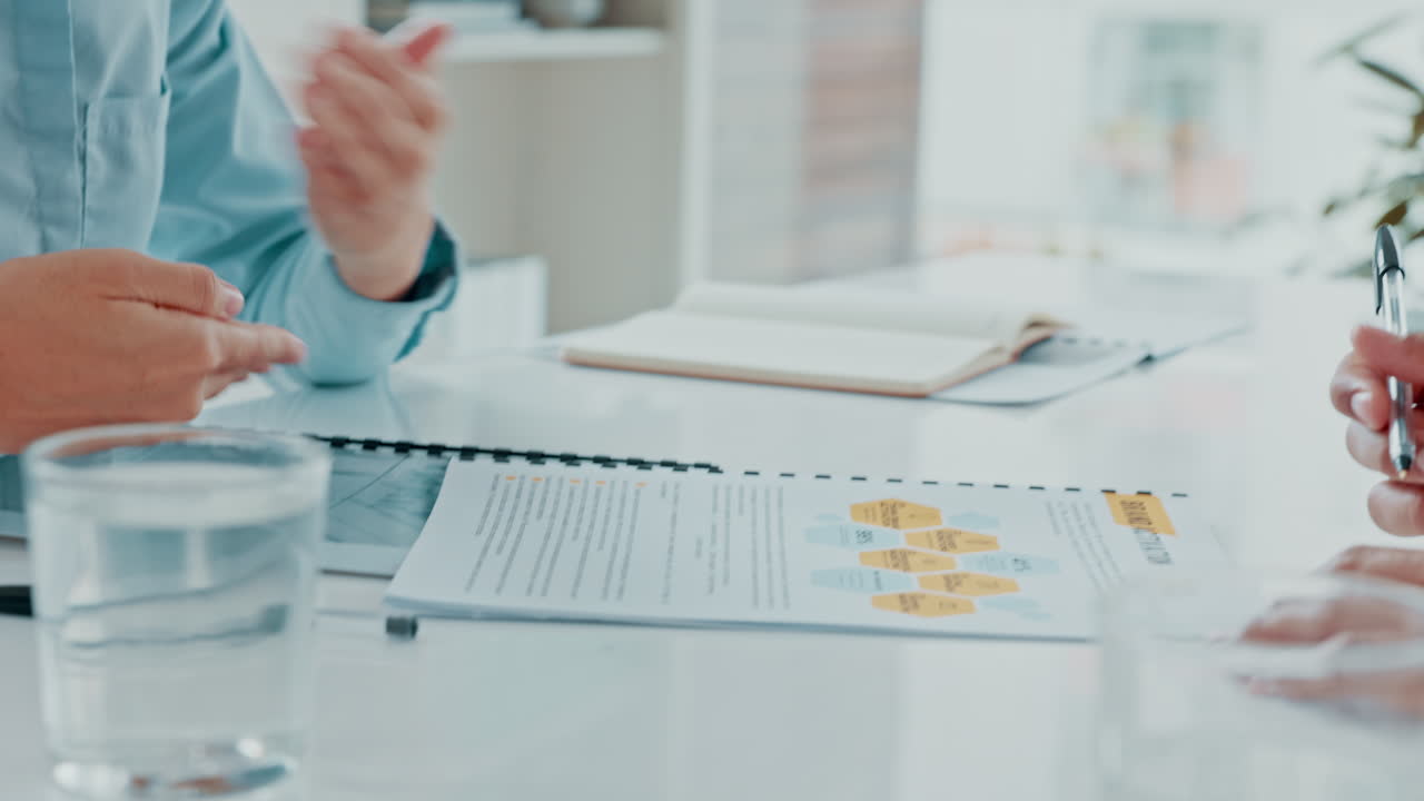 gente de negocios, manos o reunión infográfica