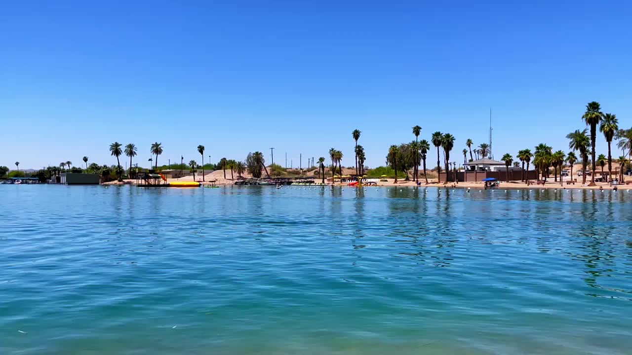 Lago Havasu, bellissimo lago e città balneare.