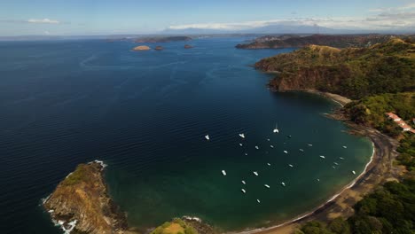 Costa-Rica-Guanacaste-bay-where-many-sail-boats-are-moored