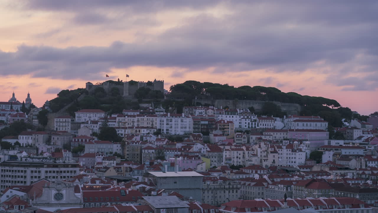 여름 아침 에 포르투갈 의 리스본 성 의 타임  ⁇ 스