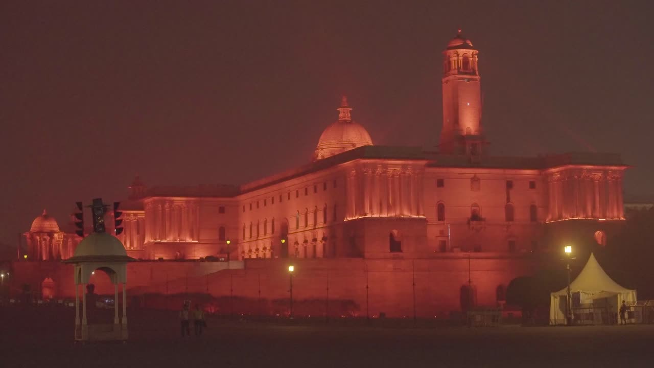 겨울 밤의 라쉬트라파티 바반
