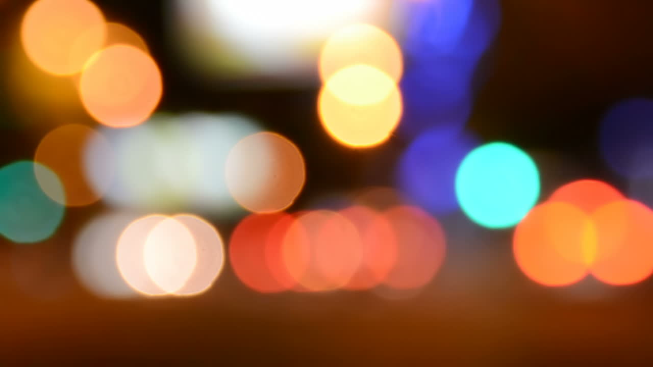 Sfondo notturno. Riprese di strade cittadine di notte