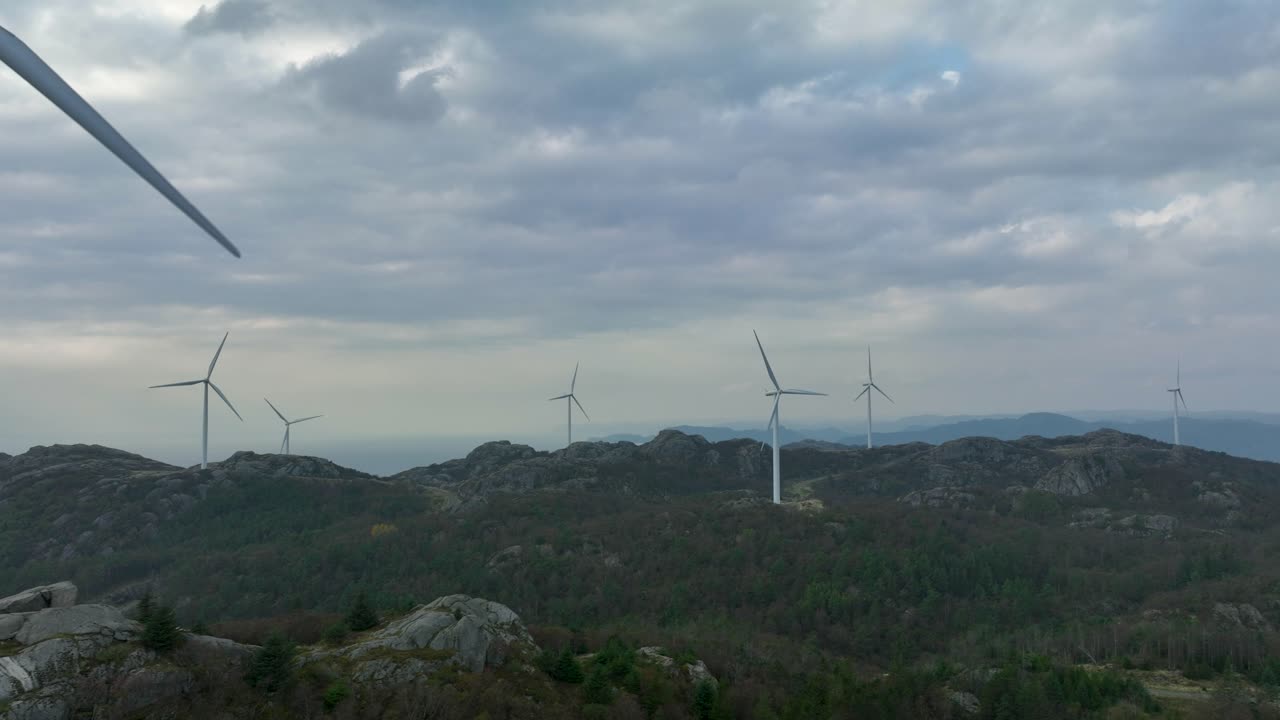 Lista wind farm exemplifies clean energy innovation on Norwegian coast.