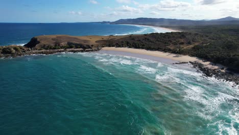 Serene-View-Of-Shelly-Beach-Near-Emerald-Beach-In-New-South-Wales,-Australia