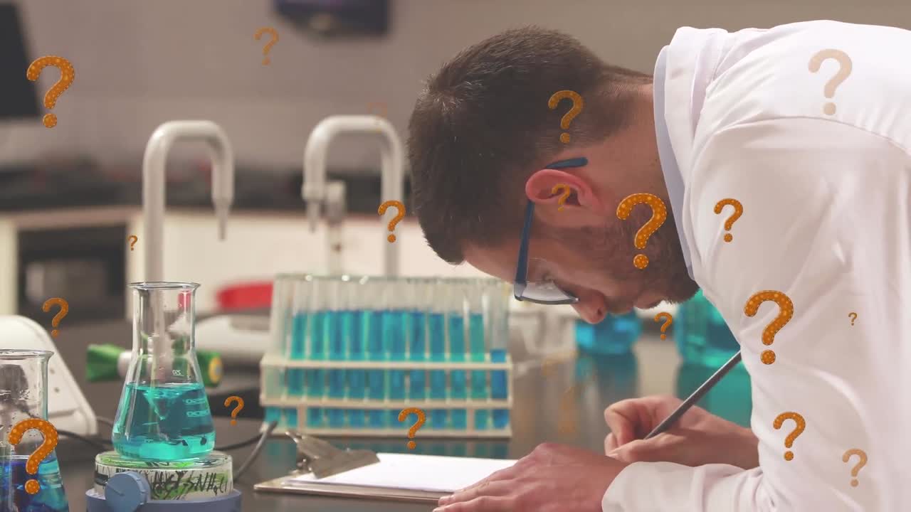animación de signos de interrogación sobre un trabajador de laboratorio caucásico
