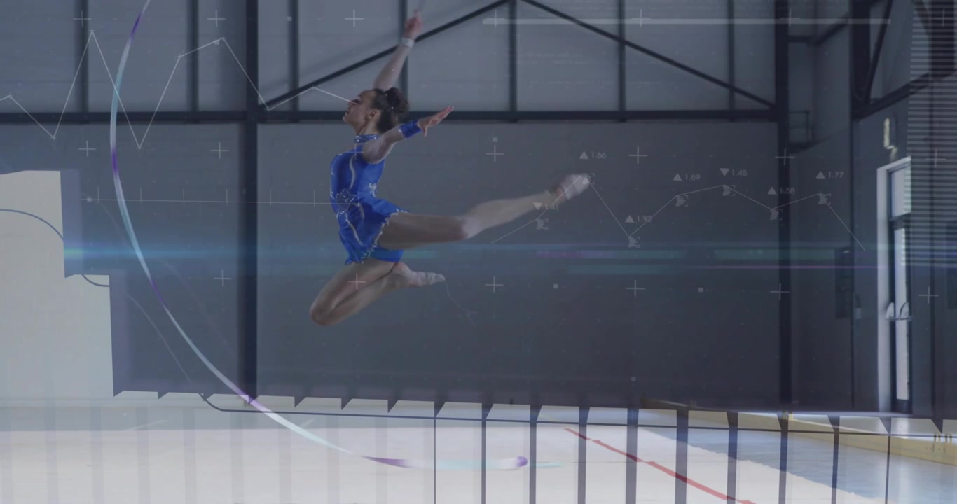 Ginnasta adolescente che fa un passo e lancia un salto con il nastro durante l'allenamento sportivo, con grafici animati che tracciano il percorso.