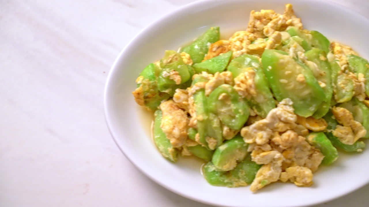 각진 박과 계란 볶음