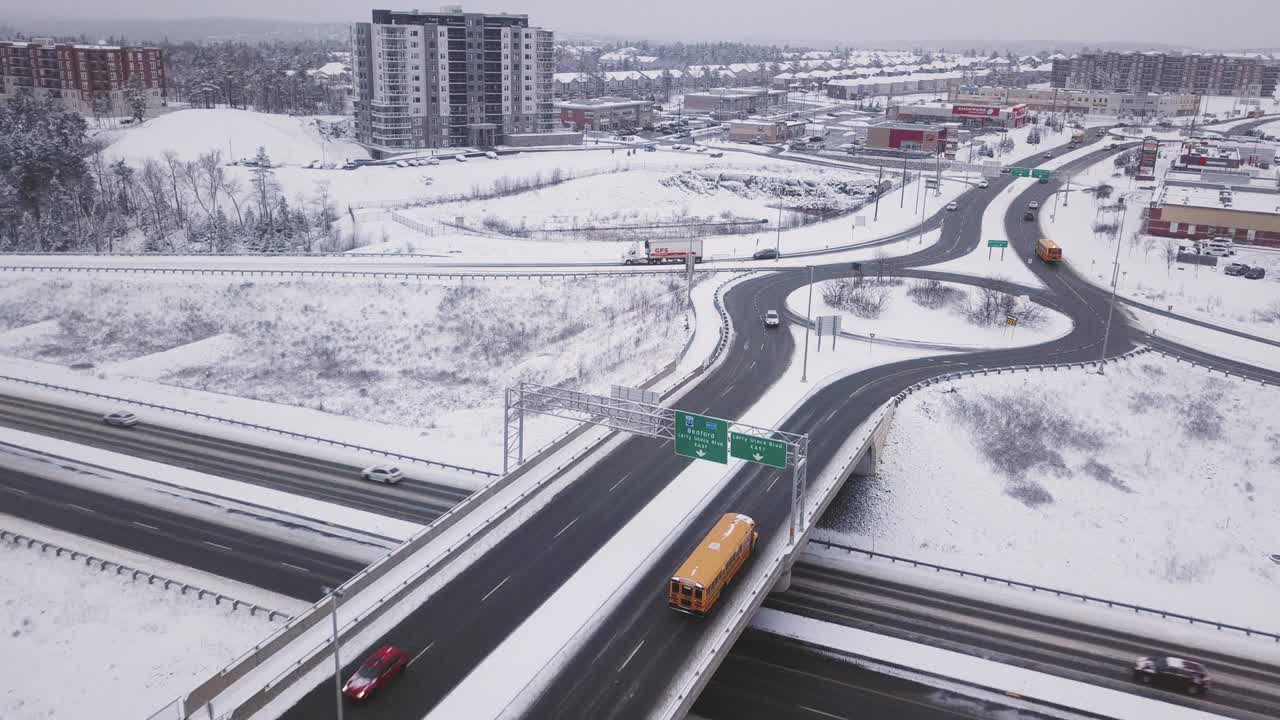 겨울 학교 버스 타기