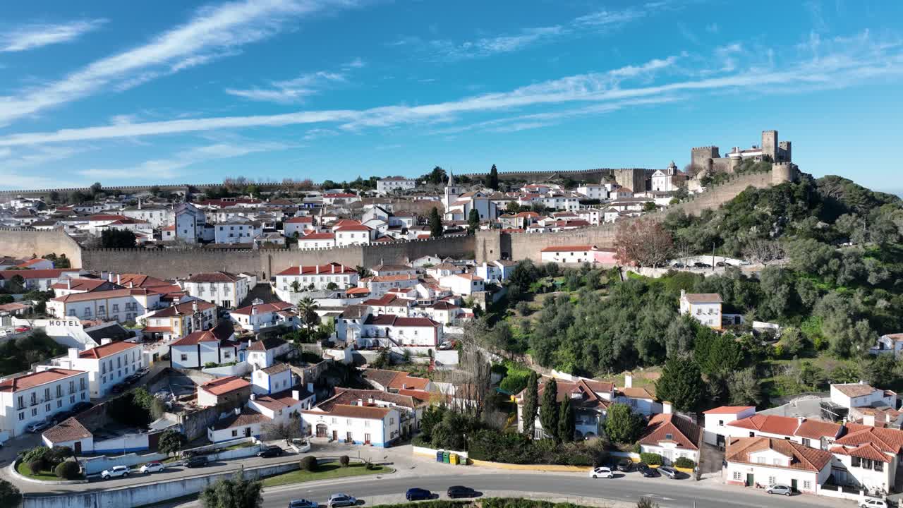 Óbidos con dron en un soleado día de invierno.