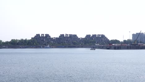 esto se registra en agosto de 2018 al otro lado del río con vista a los condominios olímpicos que se construyeron durante la década de 1980