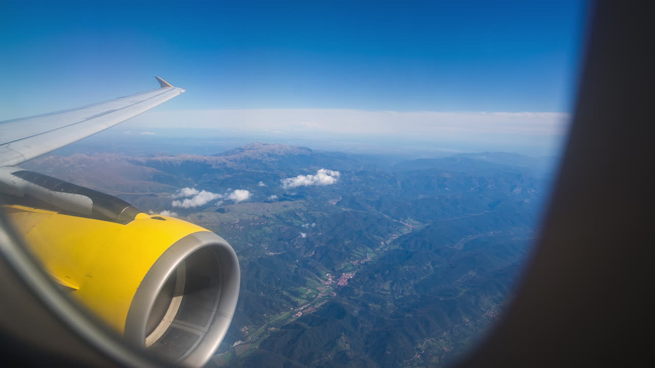el cielo desde la ventana de un avión