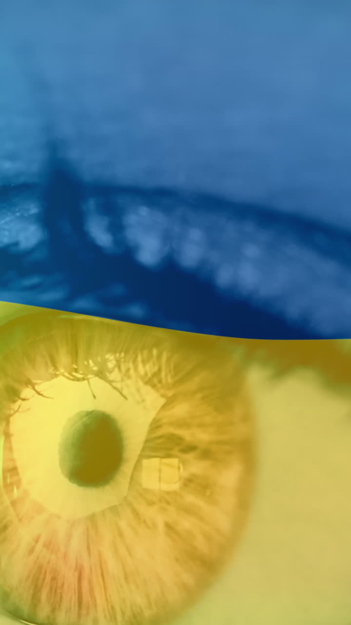 우크라이나의  ⁇ 발이 카우카스 여성의 열린 눈 위에 흔들리는 애니메이션