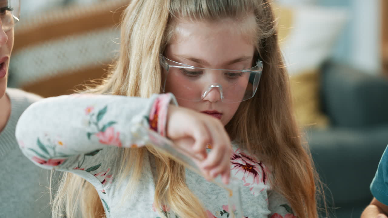 아무것도 두려워하지 말고 모든 것을 이해하라