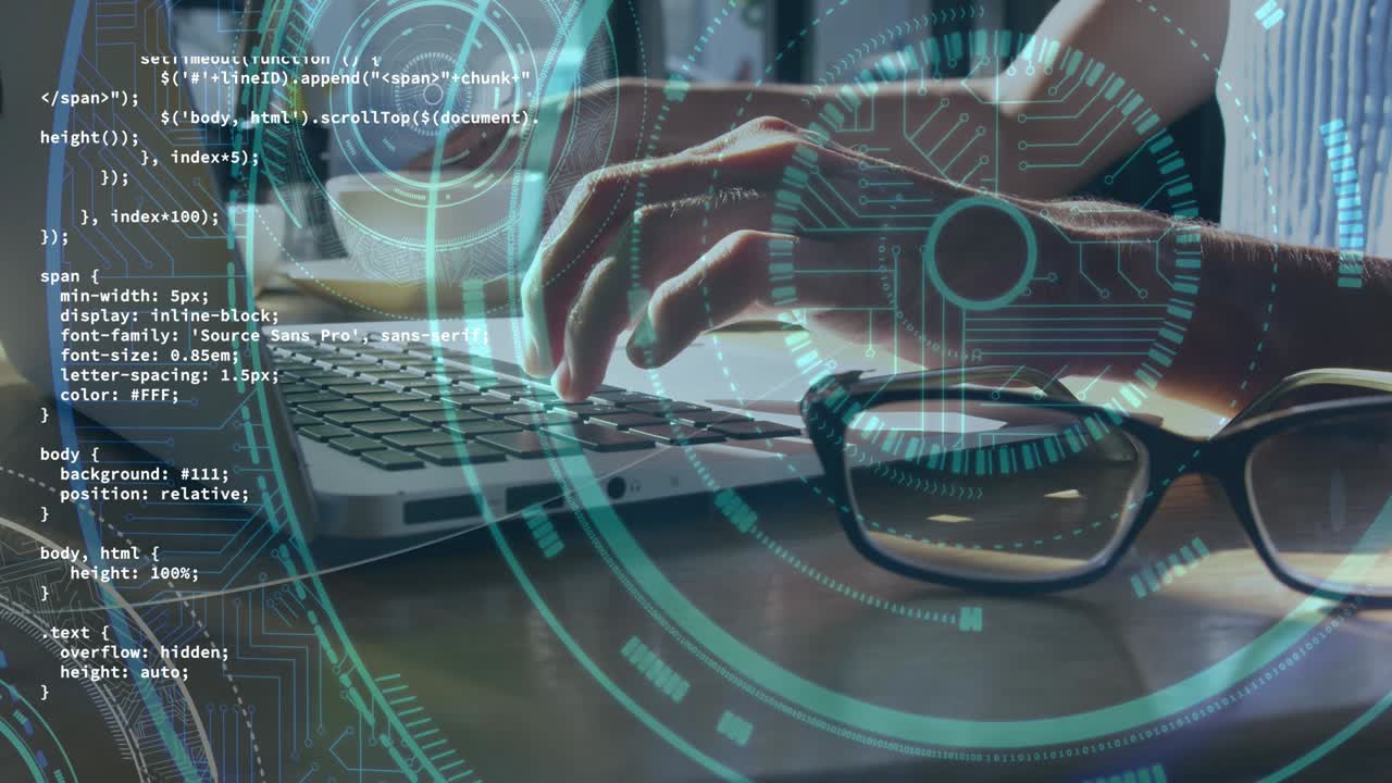 animación del procesamiento de datos, escaneo de alcance sobre la mujer usando computadora portátil