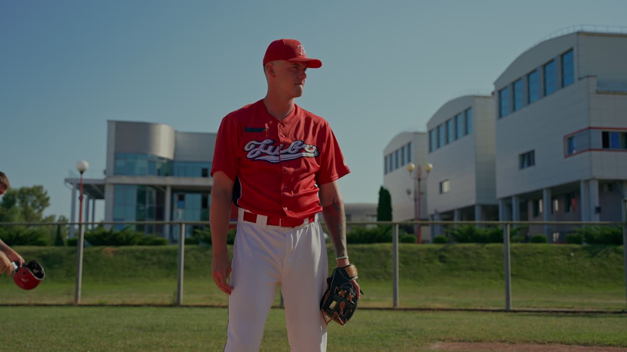 Giocatore di baseball in uniforme