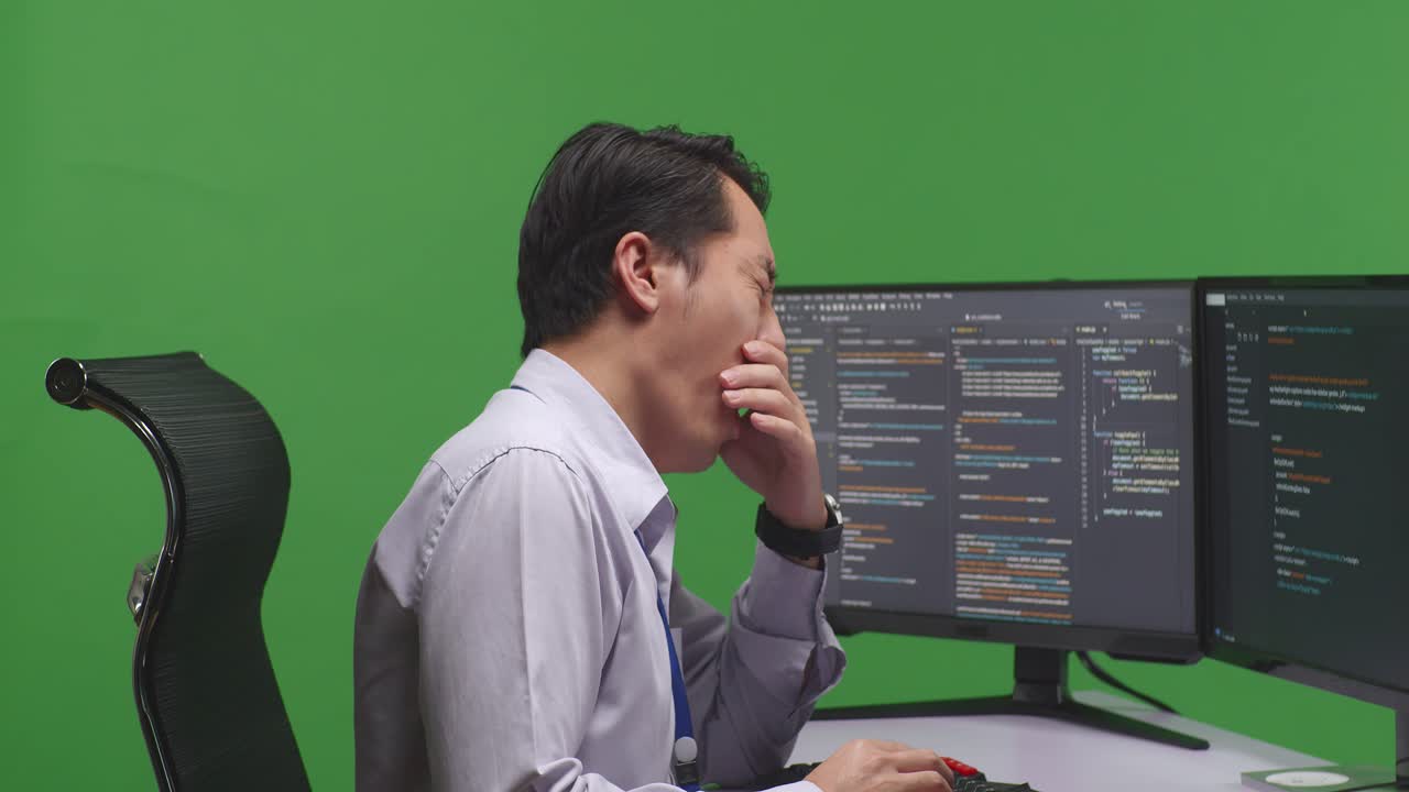 직장에서 피곤한 프로그래머