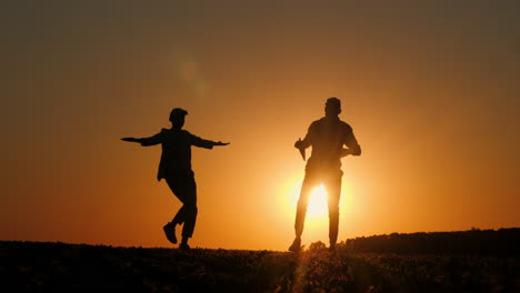 couple dancing at sunset