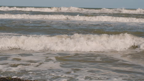 strand an einem sonnigen tag