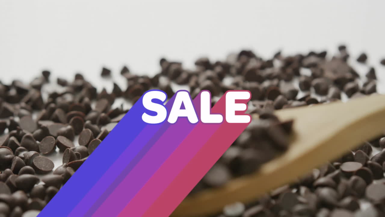 Farverig UDSALG-tekstanimation, der ligger oven på en baggrund med chokoladechips til reklame