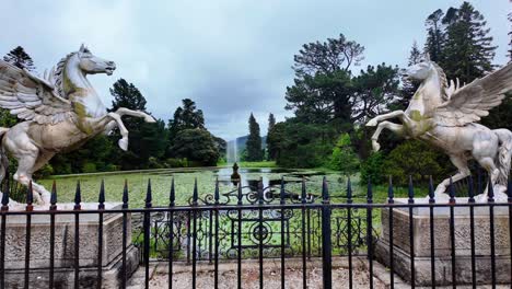 irlanda lugares épicos jardines de la corte de poderes estatuas de wicklow artesanía fantástica