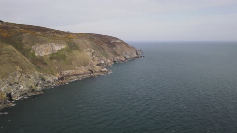 Malerischer-Blick-Auf-Howth-Head,-Umgeben-Von-Der-Irischen-See-In-Irland