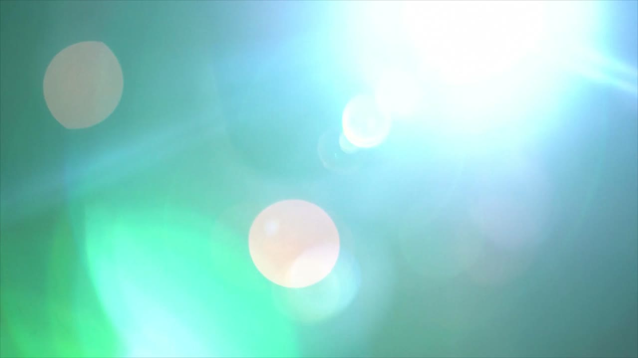 カラフルなボケライトと明るい光学レンズフレア