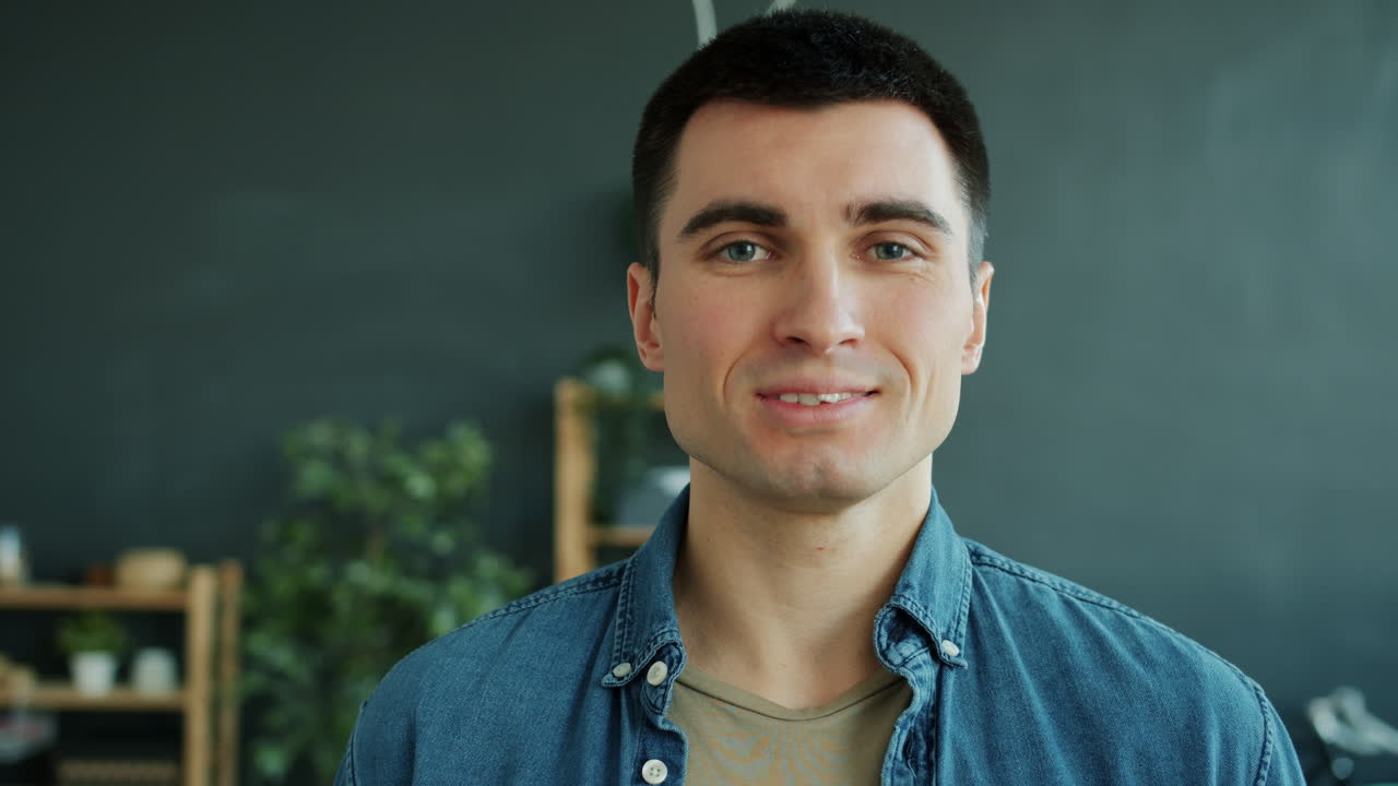 Retrato de un hombre sonriente