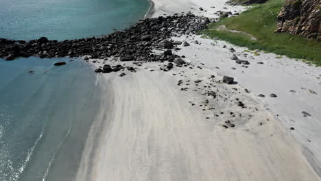 Revealing-drone-footage-of-the-beach-on-the-island-of-Vaeroy,-Lofoten-Islands-in-Norway