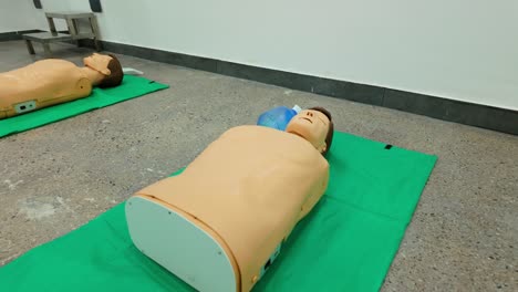 trauma triage training center with resuscitation dummies for cpr simulation