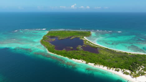 Cayo-Sombrero-Islands-With-Crystal-Clear-Waters-Of-The-Caribbean-Sea,-Morrocoy-National-Park,-Venezuela