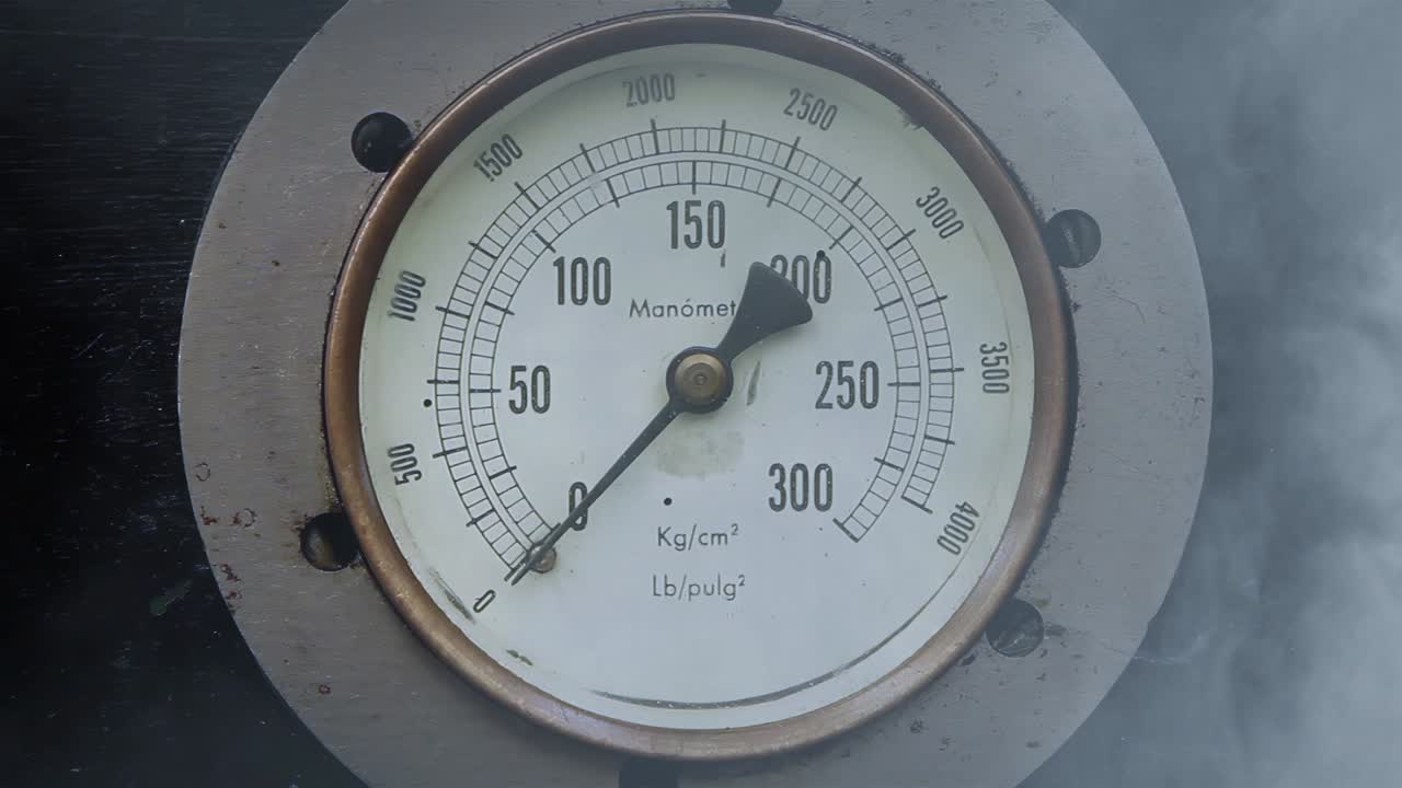 manómetro o medidor de presión con humo. cerca. haz un zoom. resolución de 4k.