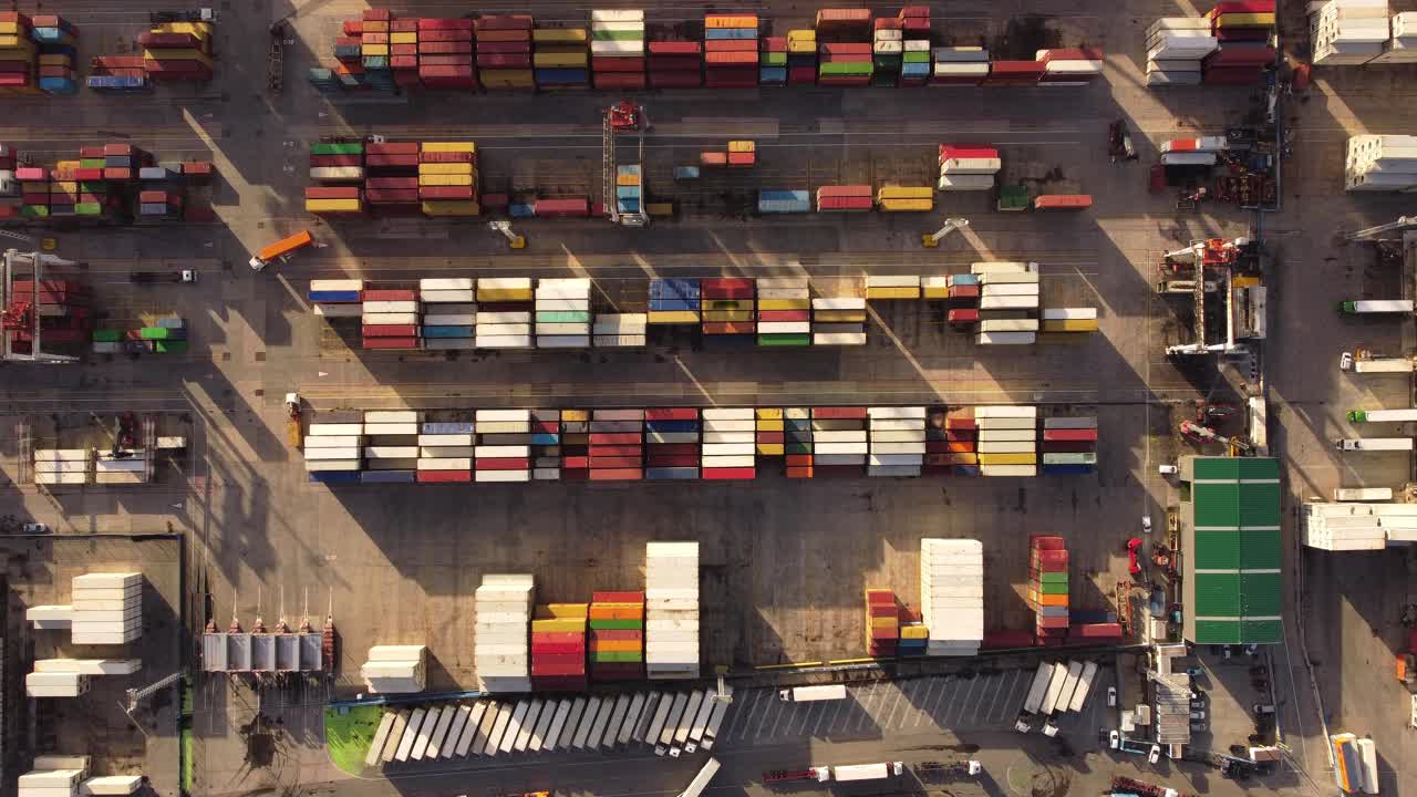 컨테이너 선박 작업 사업 수입 수출 물류 및 공해에서 컨테이너 선박으로 국제 운송, 공중보기 산업 크레인 적재화물화물 항구