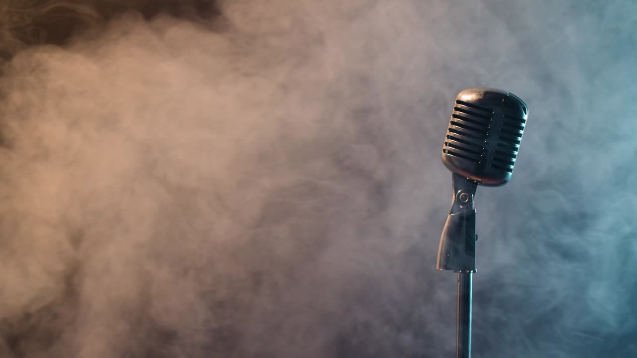 un clásico micrófono brillante