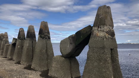 Pillars-on-the-path-to-Crammond-Island-Edinburgh,-Scotland