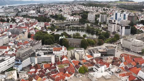 Stavanger-City-Park-With-Fountain-in-Downtown,-Norway