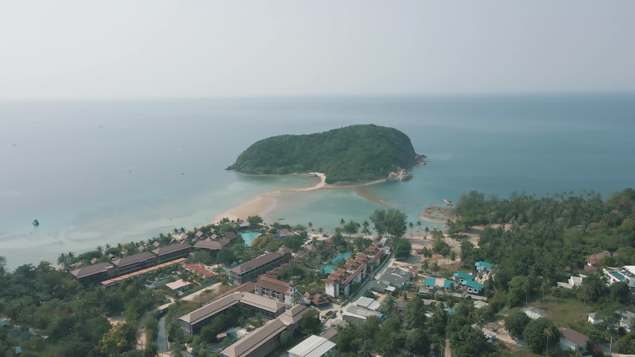 imágenes en cámara lenta de una pequeña isla frente a la costa de koh phangan, tailandia
